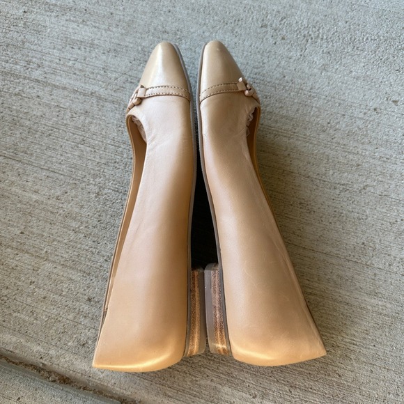 Trotters Womens Beige Leather Chain Detail Square Loafers Ballet Flats 7 Wide - Picture 11 of 13